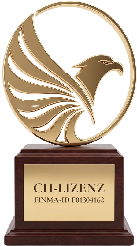 Goldene Trophäe mit dem Golden-Eagle-Signet auf einem Sockel aus Mahagoni